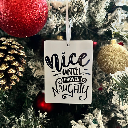 JenDore Ornement de Noël en bois fait à la main « Nice jusqu'à ce que Proven Naughty » 